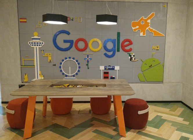 Nhân viên Google luôn được khuyến khích suy nghĩ khác biệt và nơi làm việc của họ mở ra nhiều cơ hội cho sự đồng sáng tạo và hợp tác. Tất cả mọi người đều cần thoát ra khỏi nhịp sống hằng ngày và “nhúng mình