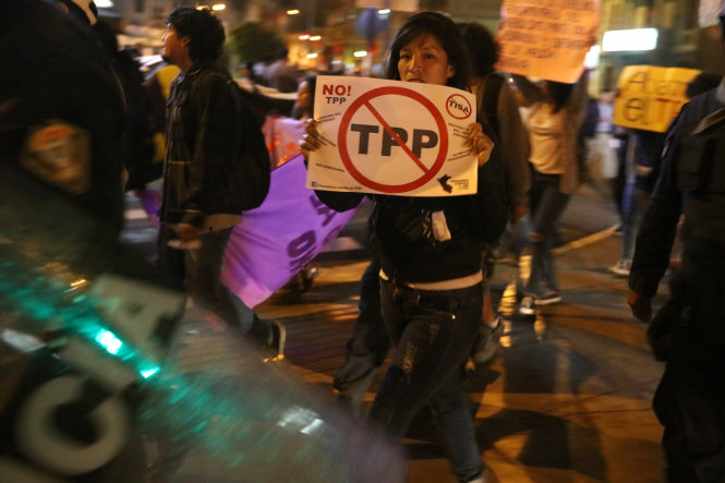 Người dân Peru biểu tình chống TPP ngay trước thềm Hội nghị thường niên APEC diễn ra tại nước này - Ảnh: Reuters