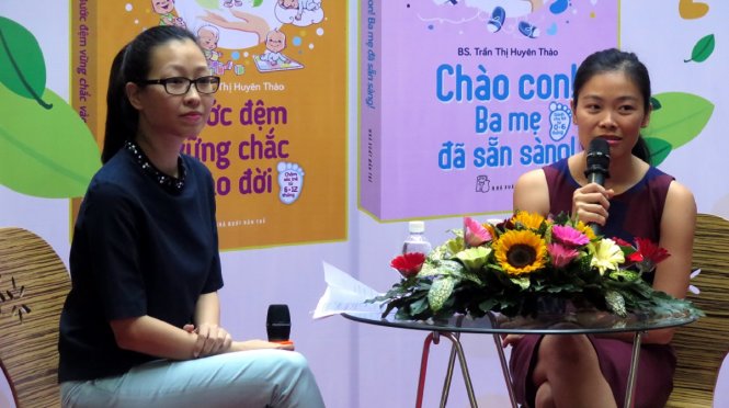 Bác sĩ Trần Thị Huyên Thảo và MC Thanh Thùy tại buổi giao lưu ra mắt sách - Ảnh: L.Điền