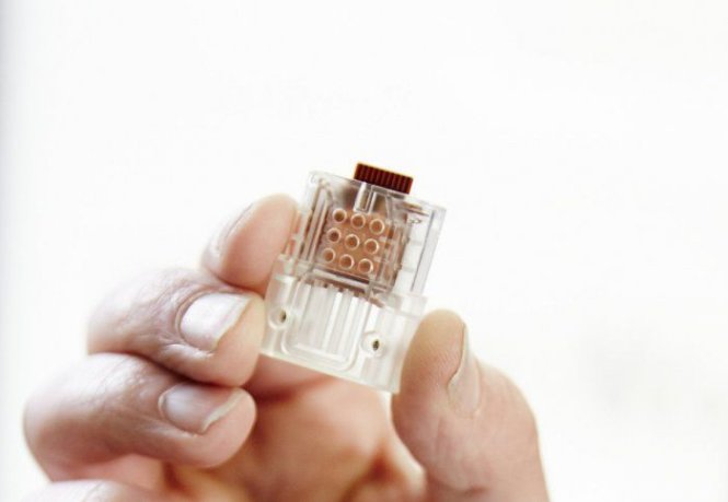 Thiết bị nhỏ bé này có thể làm thay đổi cách thức xét nghiệm HIV - Ảnh: CNET