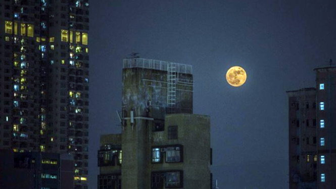 Siêu trăng tại đảo Cửu Long, Hong Kong - Ảnh: CNA