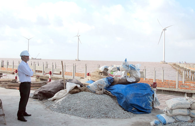Phát triển điện năng lượng tái tạo ở VN vẫn còn gặp khó. Trong ảnh: một dự án điện gió ở ĐBSCL - Ảnh: VIỆT HÀ
