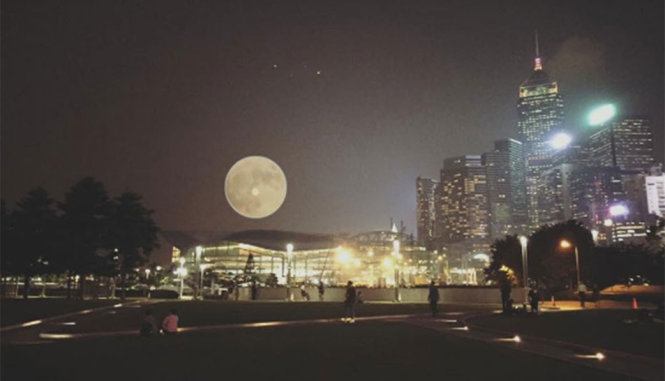 Siêu trăng tại Hong Kong - Ảnh: Tài khoản Twitter Dj Croft