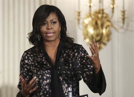 Bà Michelle Obama, đệ nhất phu nhân nước Mỹ, là người được phần lớn công chúng Mỹ ủng hộ, nhưng vẫn có một phần nhỏ những người kỳ thị sắc tộc không ưa thích - Ảnh: AP