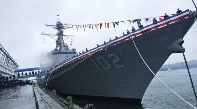 USS Sampson - một trong các tàu chiến nước ngoài đến New Zealand giúp sơ tán dân sau động đất - Ảnh: AP
