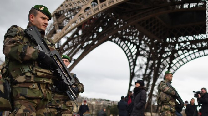 Nước Pháp vẫn đang áp dụng tình trạng khẩn cấp kể từ sau các vụ khủng bố tấn công - Ảnh: CNN