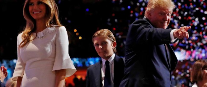 Cậu út Barron Trump trong một lần xuất hiện cùng cha mẹ nhân đại hội đảng Cộng hòa ở Cleveland vào tháng 7-2016 - Ảnh: Reuters