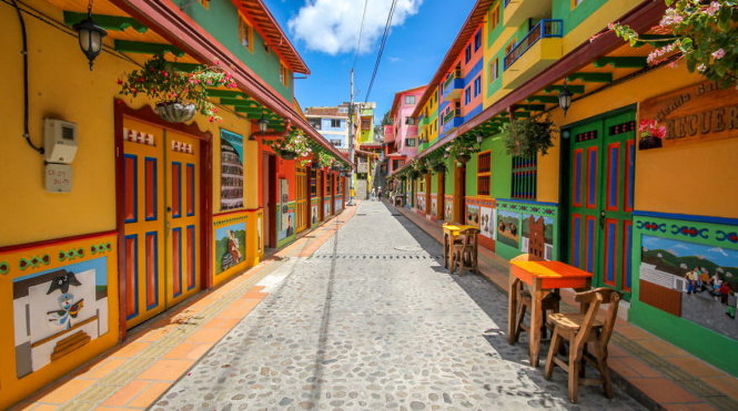 Thị trấn Guatapé được mệnh danh là thị trấn đa sắc màu nhất thế giới