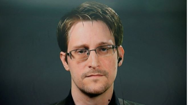 Cựu nhân viên NSA Edward Snowden cố tìm cách đảm bảo an toàn cho anh khi tới Na Uy nhận giải thưởng nhưng không được chấp nhận - Ảnh: Reuters