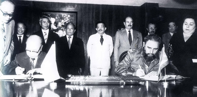 Chiều 19-10-1982 tại Thủ đô La Ha-ba-na (Cuba), Chủ tịch Trường Trinh và Chủ tịch Phi-đen Ca-xtơ-rô đã ký Hiệp ước hữu nghị và hợp tác Việt Nam - Cuba