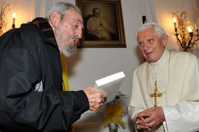 Chủ tịch Fidel Castro gặp cựu đức giáo hoàng Benedict XVI - Ảnh: Reuters
