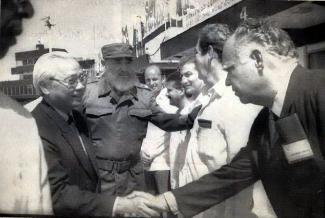 Đồng chí Fidel Castro Ruz & đồng chí Võ Văn Kiệt tại sân bay quốc tế Jose Marti chiều 6-7-1993 - Ảnh: MINH ĐẠO