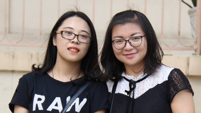 Ngụy Cấn Viên (trái) và chị gái đều học tại Trường ĐH Khoa học xã hội và nhân văn (ĐH Quốc gia TP.HCM) - Ảnh: ĐỨC LỘC