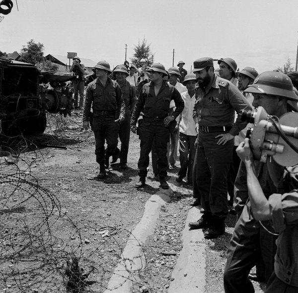 Lãnh tụ Fidel Castro thăm căn cứ Tân Lâm, Dốc Miếu trên vành đai McNamara - Ảnh: TTXVN