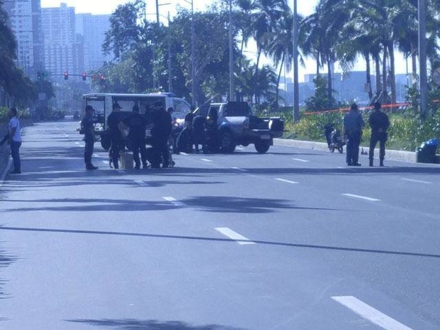 Khu vực hiện trường cảnh sát Manila tìm ra vật nghi là bom tự chế và tiến hành nổ an toàn ở gần đại sứ quán Mỹ - Ảnh: GMA Network