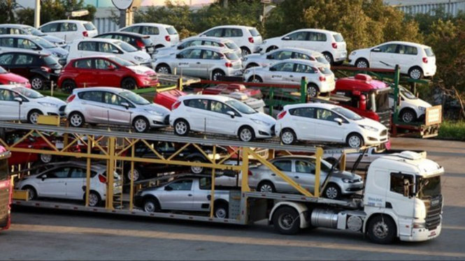Lượng ô tô nhập khẩu nguyên chiếc dưới 9 chỗ ngồi tăng mạnh song trị giá lại giảm khoảng 29%. Ảnh: Tư liệu Tuổi trẻ