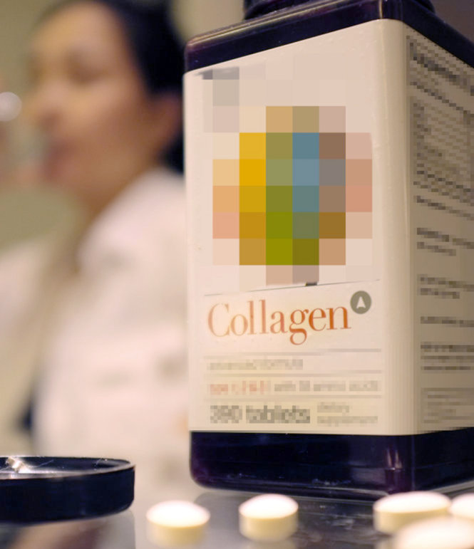 Chị H. nghe bạn bè khuyên uống collagen mỗi ngày sẽ đẹp da. Sau một thời gian mua về uống thấy không có tác dụng gì nên chị bỏ - Ảnh: Châu Anh