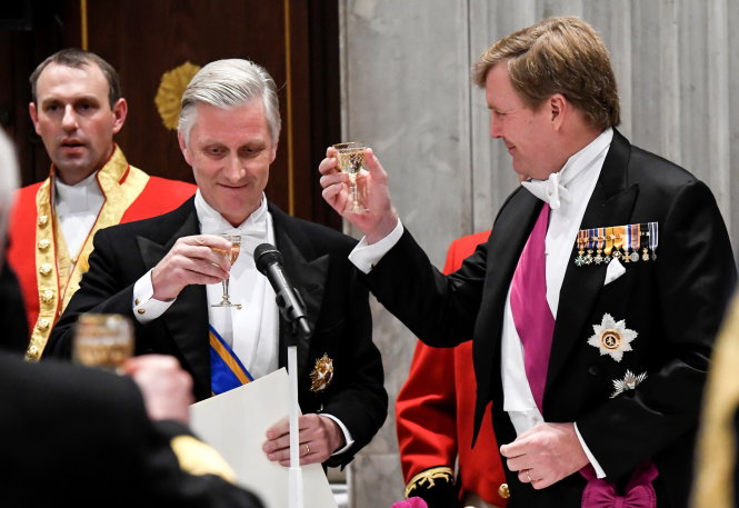 Belgian King Philippe and Dutch King Willem-Alexander (R) toast during a gala dinner at the Royal Palace in Amsterdam, part of an official state visit to the Netherlands, November 28