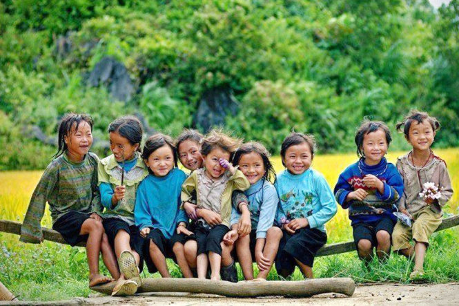 trẻ em vùng cao và trò chơi dân gian.. thu hút ống kính du khách