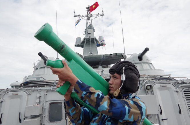 Sĩ quan tàu tên lửa lớp Molniya huấn luyện trên biển - Ảnh: Trọng Nhân