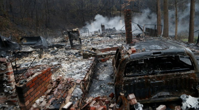 Nhà dân ở Gatlinburg bị lửa thiêu rụi - Ảnh: Getty Images