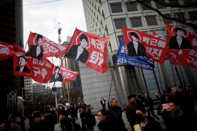 Người dân biểu tình đòi tổng thống Hàn Quốc Park Geun-hye từ chức ở trung tâm thủ đô Seoul ngày 30-11-2016 - Ảnh: Reuters