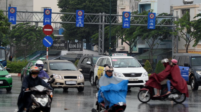 Các cơ quan chức năng đang xem xét giảm tốc độ lưu thông trên tuyến đường Phạm Văn Đồng - Ảnh: Tự Trung