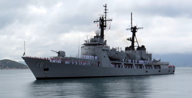 Tàu chiến BRP Ramon Alcaraz chuẩn bị cập Cảng quốc tế Cam Ranh - Ảnh: ĐAN NGUYỄN