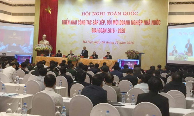 Tại hội nghị Triển khai công tác sắp xếp đổi mới doanh nghiệp nhà nước giai đoạn 2016 – 2020, Thủ tướng Nguyễn Xuân Phúc công bố dù đã cổ phần hóa nhiều nhưng số vốn từ DNNN ra thị trường mới chỉ đạt 8%. Ảnh: N.AN