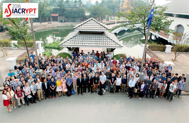 Các giáo sư, tiến sĩ và các nhà khoa học đầu ngành mật mã học tham dự Đại hội mật mã châu Á (AsiaCrypt) 2016 tại Hà Nội từ ngày 5-12 đến 8-12 - Ảnh: Viện Nghiên Cứu Cấp Cao về Toán (VIASM)