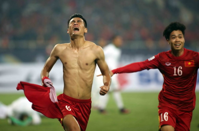 Minh Tuấn ăn mừng bàn thắng vào lưới Indonesia. Ảnh: N.K