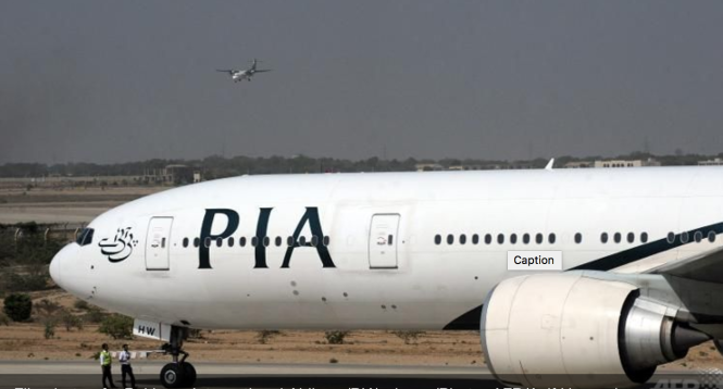 Máy bay ATR-42 của Hãng hàng không quốc tế Pakistan International Airlines (PIA) - Ảnh: AFP
