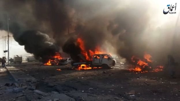 Một cảnh quay trong đoạn video do hãng tin Amaq đăng tải về cuộc không kích tại thị trấn al-Qaim - Ảnh: Amaq