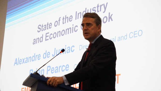 Ông Alexandre de Juniac – Tổng giám đốc IATA phát biểu tại hội nghị. Ảnh : IATA