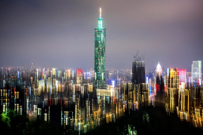Ảnh chụp từ Đài Loan: Tháp 101 ta72ng ở Taipei -Ảnh: DINA LITOVSKY