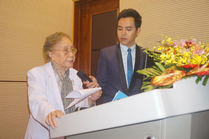 Bà Nguyễn Thị Bình phát biểu tại hội thảo - 
Ảnh: HOÀNG HƯƠNG