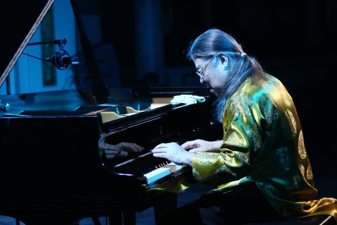 Nghệ sĩ dương cầm Yamamoto - linh hồn của tam tấu bên phím đàn - Ảnh: NGUYỄN HOÀNG