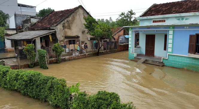 Lũ lụt ở huyện Tuy Phước (tỉnh Bình Định) - Ảnh: DUY THANH