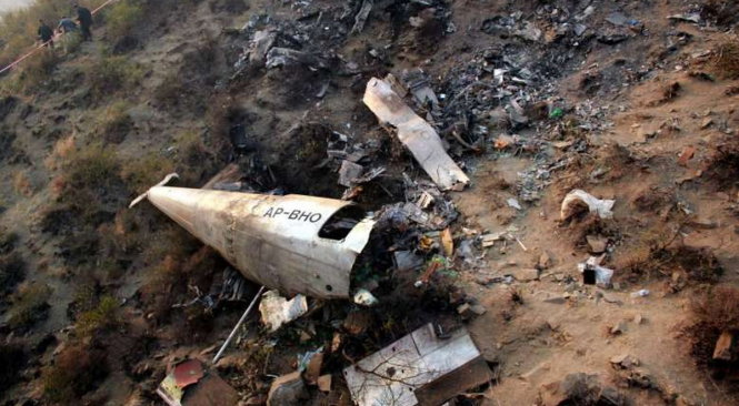 Xác chiếc ATR 42-500 sau khi rơi - Ảnh: EPA