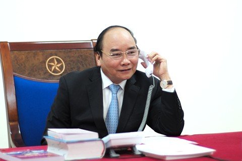 Thủ tướng Nguyễn Xuân Phúc điện đàm với Tổng thống đắc cử Hoa Kỳ Donald Trump - Ảnh: TTXVN