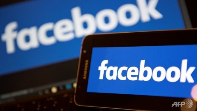 Mạng xã hội Facebook công bố cung cấp cho người dùng công cụ tố cáo tin tức giả - Ảnh: AFP
