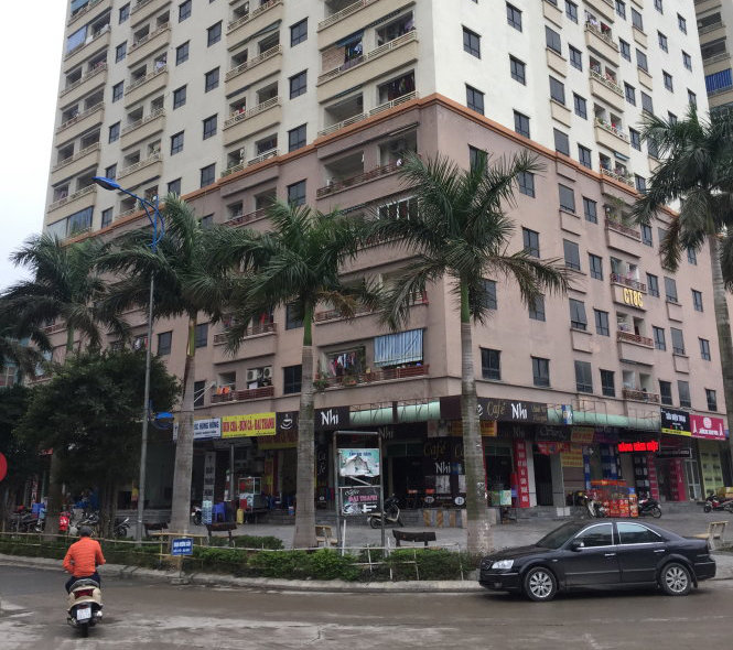 Tại tòa nhà CT8, CT10 khu đô thị Đại Thanh, chủ đầu tư đã “hô biến” khu thương mại thành căn hộ để bán - Ảnh: Lâm Hoài