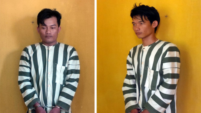 Hai nghi can KHoa (trái) và Phương bị bắt tại Công an H.Gò Dầu, Tây Ninh
- Ảnh: Công an cung cấp.