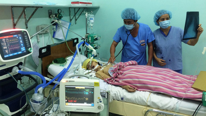 Sản phụ N.T.K.Đ. được các bác sĩ tại Bệnh viện Hùng Vương chăm sóc đặc biệt - Ảnh: LÊ PHAN