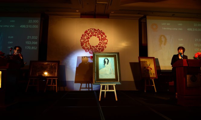 Bức tranh Thiếu nữ của họa sĩ Lê Văn Lương có giá khởi điểm 22.000 USD được bán với giá 22.500 USD - Ảnh: DUYÊN PHAN