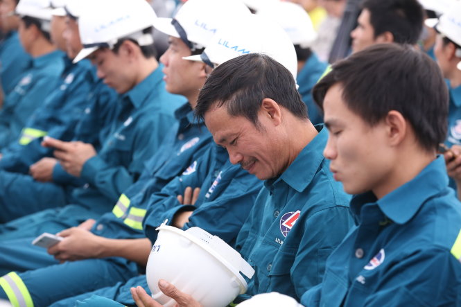 Công nhân - những người thi công thủy điện Lai Châu đã bắt đầu được hưởng thành quả khi thủy điện Lai Châu hoàn thành