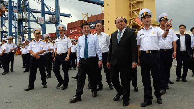 Thủ tướng Nguyễn Xuân Phúc cùng lãnh đạo Chính phủ, TP.HCM đi thăm Tân cảng Sài Gòn - 1 trong 25 cảng lớn và hiện đại trên thế giới - Ảnh: Thuận Thắng