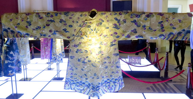 Chiếc áo hoàng bào thường triều của vua Đồng Khánh - Ảnh: L.Điền