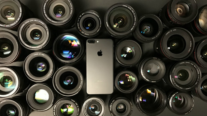 Camera hai thấu kính (Dual-Lens) trong iPhone 7 Plus gia tăng khả năng chụp ảnh di động - Ảnh: The Verge