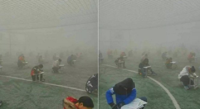 Hình ảnh học sinh làm bài thi giữa trời ô nhiễm ở Trung Quốc - Ảnh: RT/Twitter